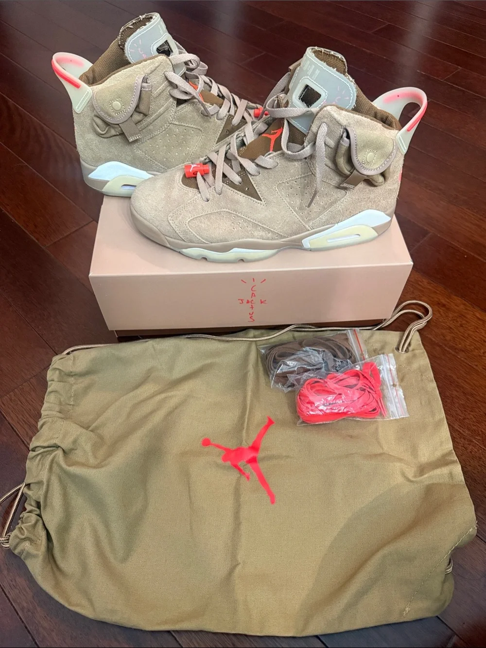 100 % AUTHENTIC Jordan Travis Scott x Air Jordan 6 Retro - Olive/Coral/Light Cre